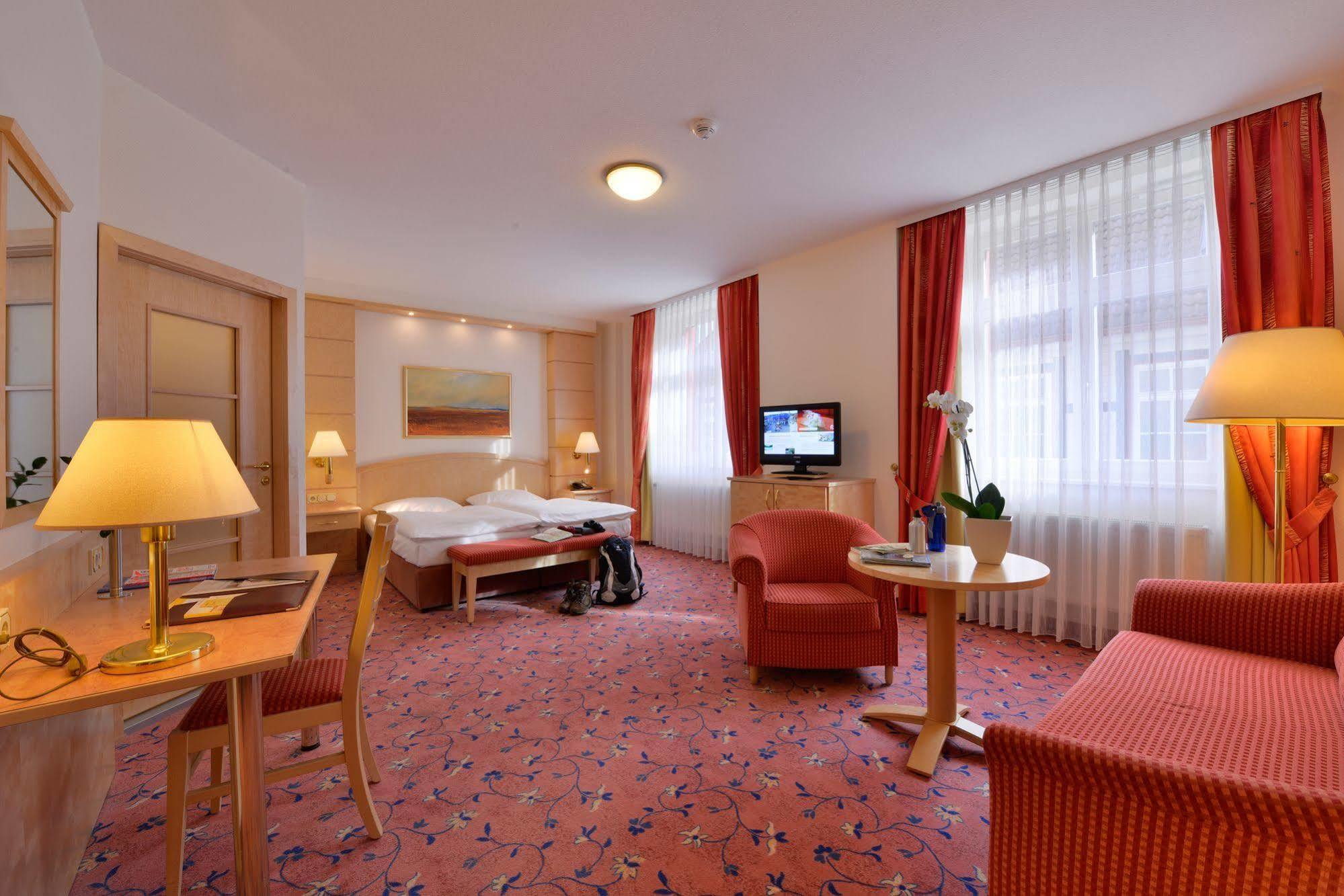 Ringhotel Weisser Hirsch Hotel 4*