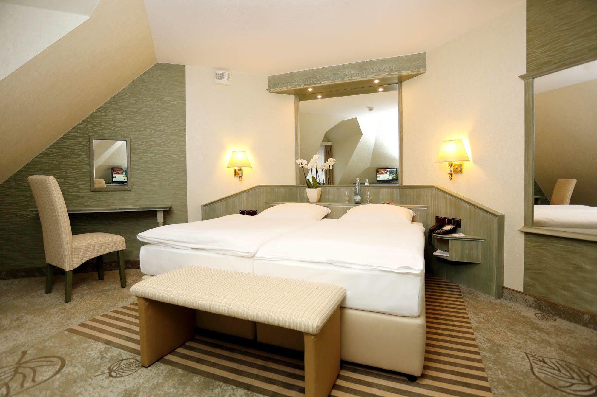 Ringhotel Weisser Hirsch Hotel 4*